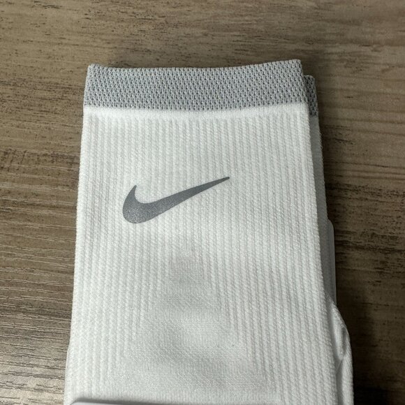 NWT Nike Unisex Spark Dri-FIT Running Crew Socks White Size Small (DA3584-100) - Picture 3 of 9